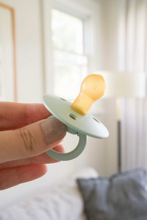 Itzy Soother Rubber Pacifiers // Mint & White